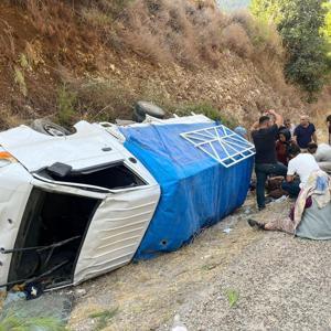 Tarım işçilerini taşıyan kamyonet devrildi: 1’i ağır, 8 yaralı