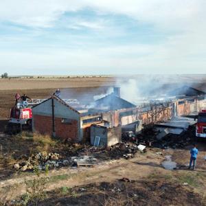 Edirnede çiftlik yangınında, yaklaşık 80 tavuk öldü