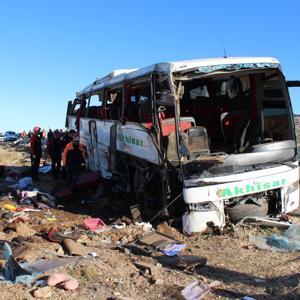 Aksarayda tur otobüsünün devrildiği kazada ölü sayısı 7ye yükseldi