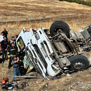 Gaziantep’te, şarampole devrilen beton mikserinin sürücüsü öldü