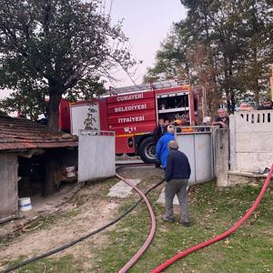 Düzcede çıkan yangında tek katlı ev kullanılamaz hale geldi