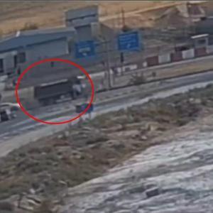 Şırnakta hafriyat kamyonuyla çarpışan motosikletin sürücüsü öldü; kaza kamerada