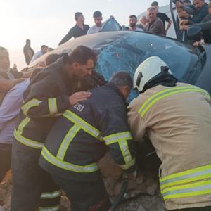 Mardin’de, kamyonetle çarpışan otomobildeki 4 kişi yaralandı