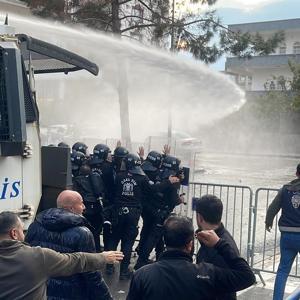 Halfetide güvenlik güçlerine taş atan 8 şüpheli gözaltında