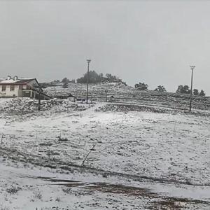 Keltepe kayak merkezi beyaza büründü