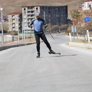 Yüksekovalı sporcu, kara yolunda dünya şampiyonasına hazırlanıyor