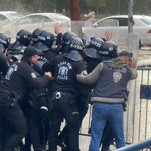 Halfetide güvenlik güçlerine taş atan 16 şüpheli gözaltında