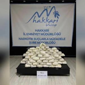 Hakkaride, otomobilde yapılan aramada 92 kilogram metamfetamin ele geçirildi