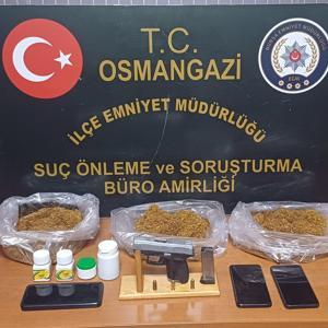 Uyuşturucu ticareti yapan şüpheli, evinde yakalandı