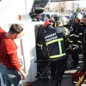 Aksaray’da kamyonet devrildi: 2 yaralı