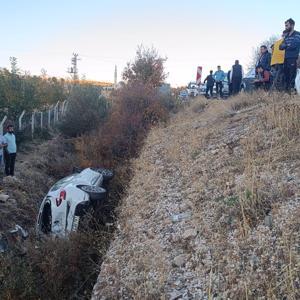 Adıyamanda otomobil ile hafif ticari araç çarpıştı: 11 yaralı