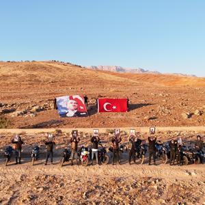 Motosikletli grup Cudi Dağı’nda Ata’yı andı