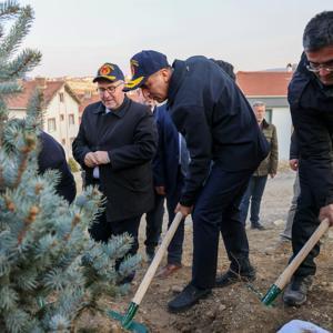 Bilecik Valisi Aygöl, Bozüyükte fidan dikimi etkinliğine katıldı