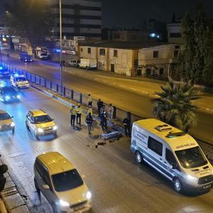 Üst geçide 20 metre uzaklıkta otomobilin çarptığı yaya, hayatını kaybetti