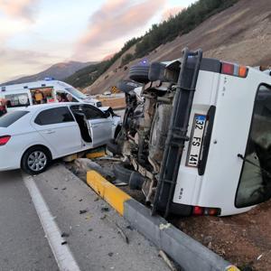 Otomobille minibüs çarpıştı: 5 yaralı