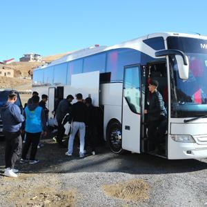 Hakkaride düzenlenen Gençlik Kampı başladı