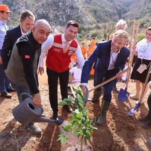 Hollanda Türkiye dostluğu Marmariste dikilen fidanlarla yeşerecek