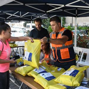 Kuşadasında öğrencilere beslenme, kırtasiye ve burs desteği