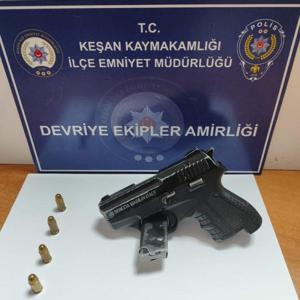 Üzerinde ruhsatsız tabancayla yakalandı