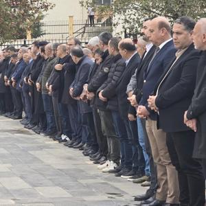 Aracında ölü bulunan milletvekilinin kardeşi, toprağa verildi