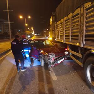 Çorumda tırla çarpışan otomobilin sürücüsü yaralandı