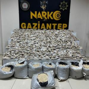 Gaziantep’te 3 milyon 204 bin sentetik hap ile 27 kilo metamfetamin ele geçirildi