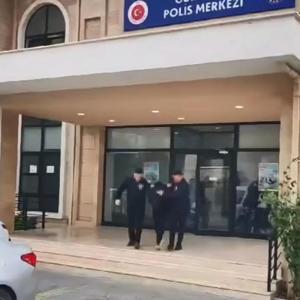 İstanbul - Beylikdüzü’nde AK Parti İlçe Başkanlığı’nın camlarını taşla kırıp kaçan şüpheli yakalandı