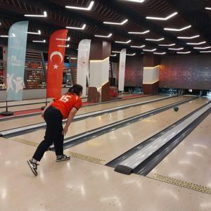 Osmaniye’de gençler bowling turnuvasında yarıştı