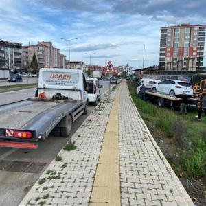 Otomobil, boş araziye düşüp, takla attı; baba ile 2 oğlu yaralı