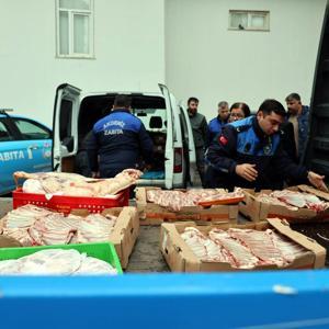 Sağlık koşullarına aykırı taşınan 235 kilo et ele geçirildi