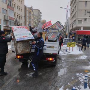 Niğde Belediyesi’nden kaldırım işgaline geçit yok