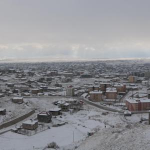 Hakkaride 10 yerleşim yeri ulaşıma kapandı