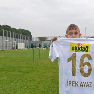 Özel gereksinimi olan öğrenciler, Bursasporlu futbolcularla tanıştı