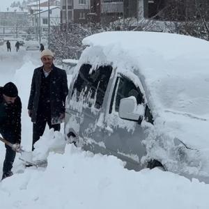 Bayburt’ta kar kalınlığı 80 santimetreye ulaştı