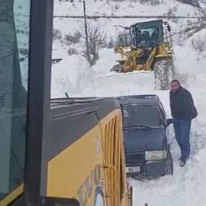 Karda mahsur kalan kişi, kurtarıldı