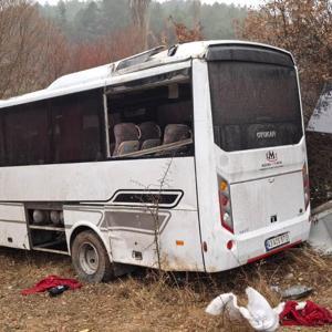 Kütahya’da işçi servisi şarampole devrildi; 1 ölü, 9 yaralı