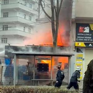 Depo yangını, evlere ulaşmadan söndürüldü