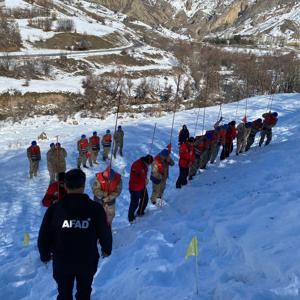 Tunceli’de, jandarma ekiplerine çığ eğitimi