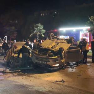 Bursada 17 yaşındaki sürücünün kullandığı otomobil, 2 otomobile çarptı: 1 ölü, 3 yaralı