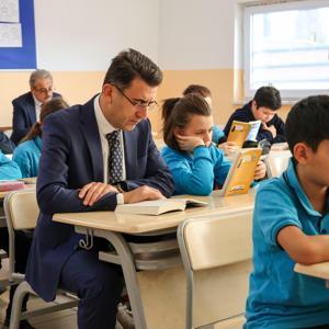 Bilecik Valisi Aygöl, ortaokul öğrencileriyle bir araya geldi