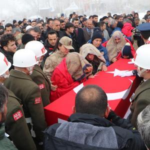 Şehit Nergizin cenazesi Erzurumda; babası Susun, Taha uyuyor diye bağırdı (2)