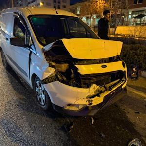 Bilecikte otomobille çarpışan hafif ticari aracın sürücüsü yaralandı