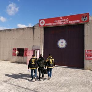 Aranan hükümlü, dövme randevusunda yakalandı