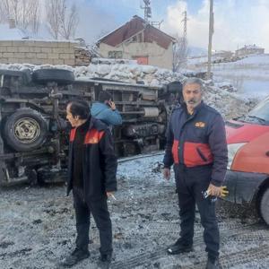 Öğretmenleri taşıyan minibüs devrildi; 12 yaralı