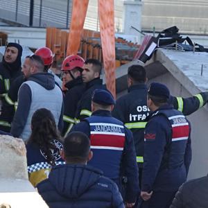 Üzerine beton blok düşen işçi öldü