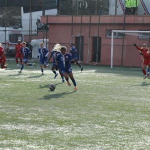 Hakkarigücü Kadın Futbol Takımı, Amed Sportif Faaliyetleri 2-0 yendi