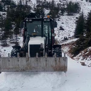 Toroslar’da karın kapattığı yollar açılıyor