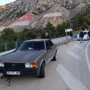 Otomobil bariyere çarptı: 1 yaralı