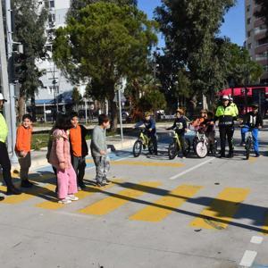 Şehit polis eşi adına kurduğu dernekle öğrencilere trafik eğitimi veriyor