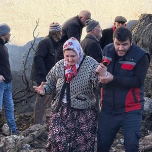 Elektrik prizinden yangın çıktı; 4 kerpiç ev zarar gördü